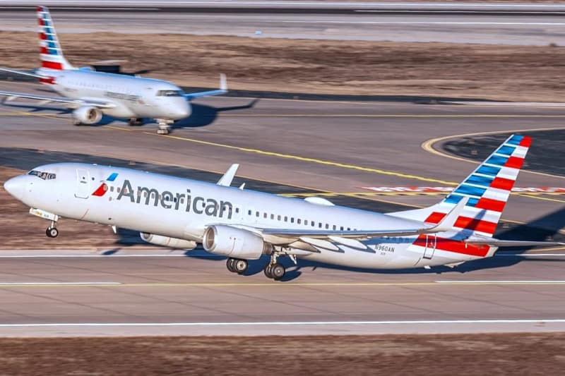 Dramatic American Airlines Emergency Landing: 157 Passengers Safe After Engine Failure on Flight AA2595